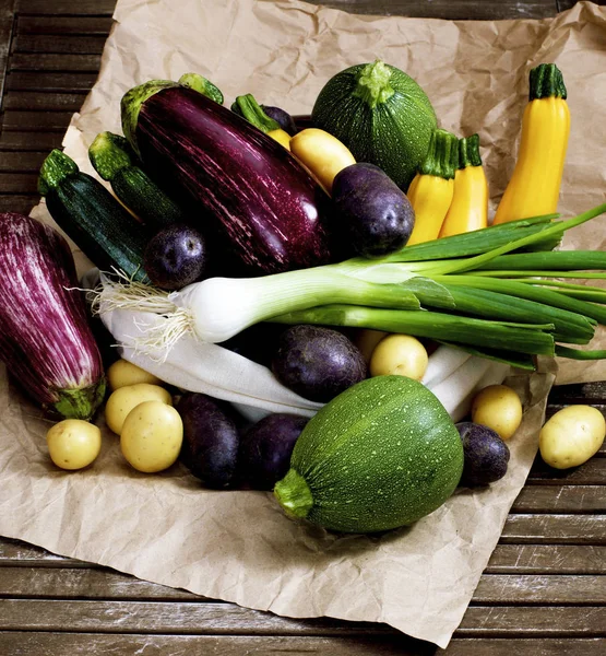 Купка барвистих овочів — стокове фото