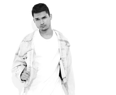 Yakışıklı genç model adam portresi beyaz arka plan üzerinde poz kot elbise giymiş. İzole