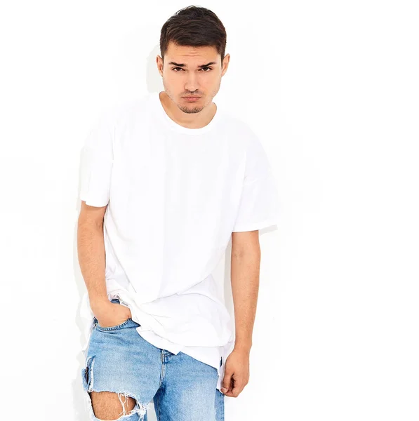 Porträtt Stilig Ung Modell Man Klädd Jeans Kläder Och Shirt — Stockfoto