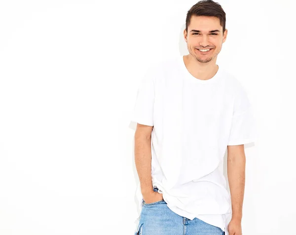 Porträtt Stilig Leende Ung Modell Man Klädd Jeans Kläder Och — Stockfoto