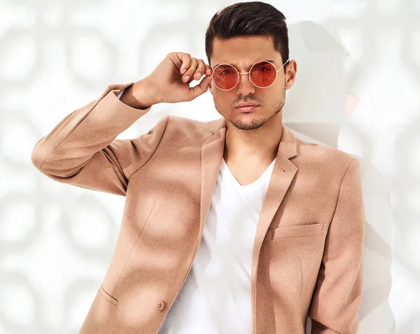 Fashion Stylish Lumbersexual Model Dressed Elegant Light Pink Suit Posing — Stock Photo, Image