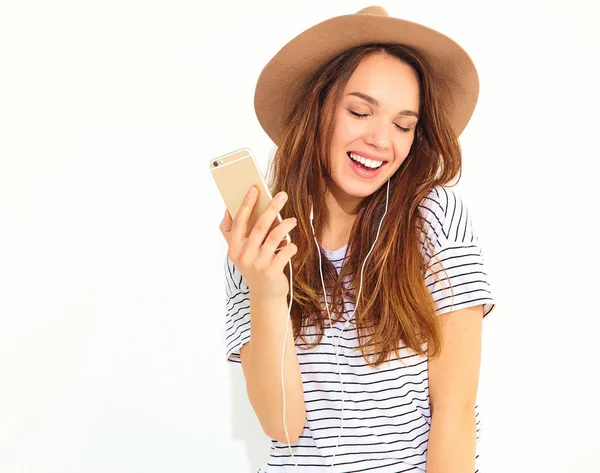 Schönes Mädchen Lässiger Hipster Sommerkleidung Ohne Make Mit Braunem Hut — Stockfoto