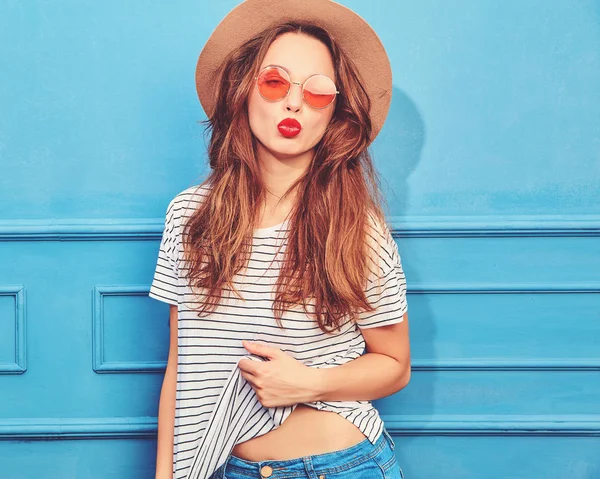 Young Stylish Girl Model Casual Summer Clothes Brown Hat Red — Stock Photo, Image