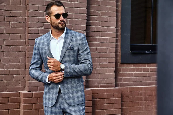 Retrato Modelo Bonito Sexy Homem Negócios Forma Vestido Terno Checkered — Fotografia de Stock