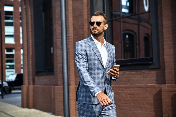 Retrato Modelo Bonito Sexy Homem Negócios Forma Vestido Terno Checkered — Fotografia de Stock