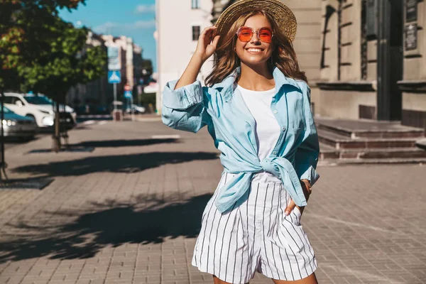 Porträtt Vackra Söt Leende Blond Tonåring Modell Sommar Hipster Kläder — Stockfoto