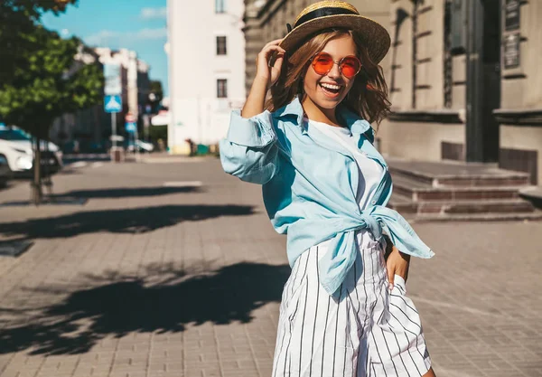 Porträtt Vackra Söt Leende Blond Tonåring Modell Sommar Hipster Kläder — Stockfoto