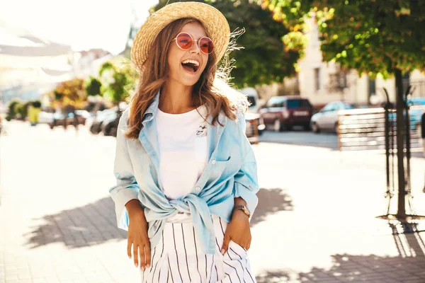 Retrato Hermosa Linda Sonriente Modelo Adolescente Rubia Ropa Hipster Verano — Foto de Stock