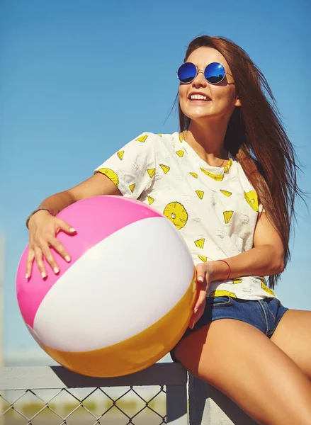 Zabawny Przepych Szalony Stylowy Uśmiechający Się Model Piękna Młoda Kobieta — Zdjęcie stockowe