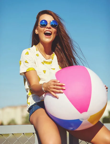 Zabawny Przepych Szalony Stylowy Uśmiechający Się Model Piękna Młoda Kobieta — Zdjęcie stockowe