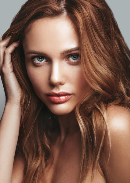 Retrato Moda Beleza Jovem Loira Modelo Mulher Com Maquiagem Natural — Fotografia de Stock