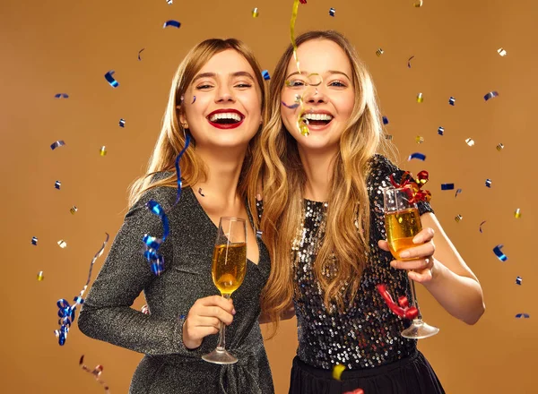 Красиві Блондинок Святкує Новий Year Models Веселяться Моді Партії Щасливі — стокове фото