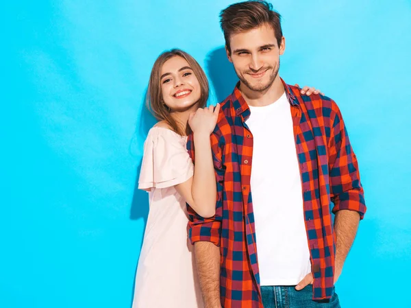 Retrato Sorrindo Menina Bonita Seu Bonito Namorado Rindo Feliz Família — Fotografia de Stock