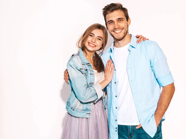 Retrato Sorrindo Menina Bonita Seu Bonito Namorado Rindo Feliz Família — Fotografia de Stock