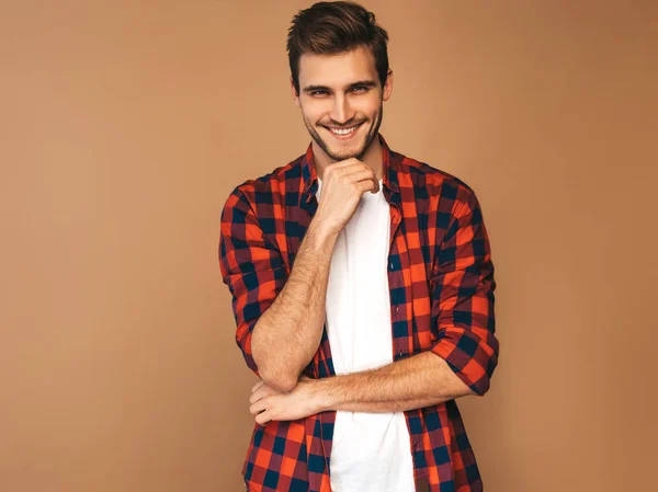 Portrét Pohledný Usměvavá Stylový Bederní Lumbersexual Podnikatel Modelu Oblečený Červené — Stock fotografie