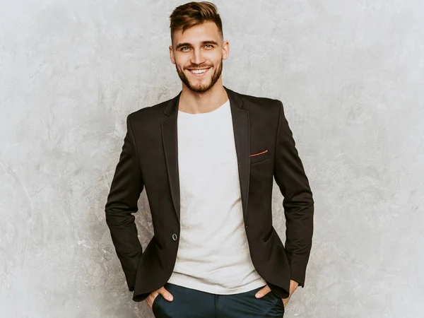 Retrato Bonito Sorriso Hipster Lumbersexual Empresário Modelo Vestindo Terno Preto — Fotografia de Stock