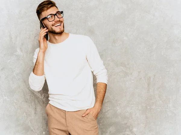 Retrato Bonito Sorriso Hipster Lumbersexual Empresário Modelo Vestindo Roupas Brancas — Fotografia de Stock