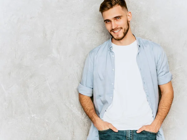 Retrato Bonito Sorriso Hipster Lumbersexual Empresário Modelo Vestindo Roupas Casuais — Fotografia de Stock