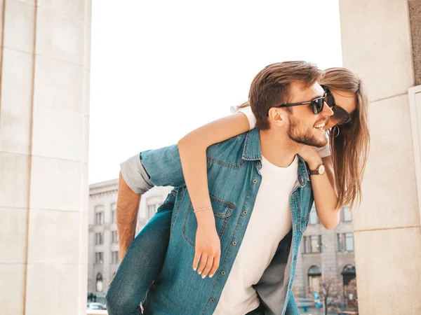 Smiling Beautiful Girl Her Handsome Boyfriend Casual Summer Clothes Man — Stock Photo, Image