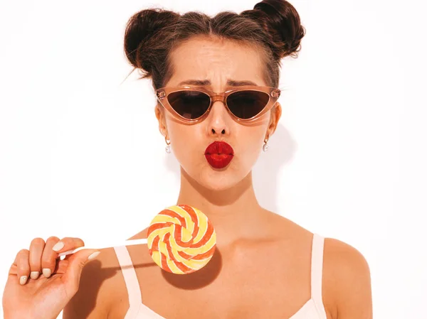 Jovem Bela Mulher Hipster Sexy Com Lábios Vermelhos Óculos Sol — Fotografia de Stock