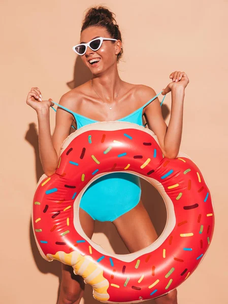 Ung Vacker Sexig Leende Hipster Kvinna Solglasögon Girl Summer Badkläder — Stockfoto