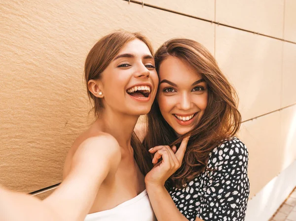 Two Young Smiling Hipster Women Summer Clothes Girls Taking Selfie — Stock Photo, Image