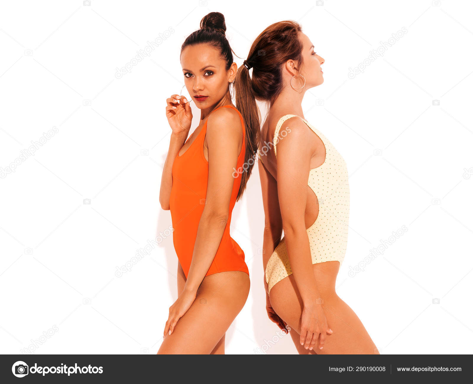 Dos Hermosas Mujeres Hipster Sonrientes Sexy Verano Colorido Traje Baño —  Foto de stock #290190008 © alexhalay, image size:1600x1300