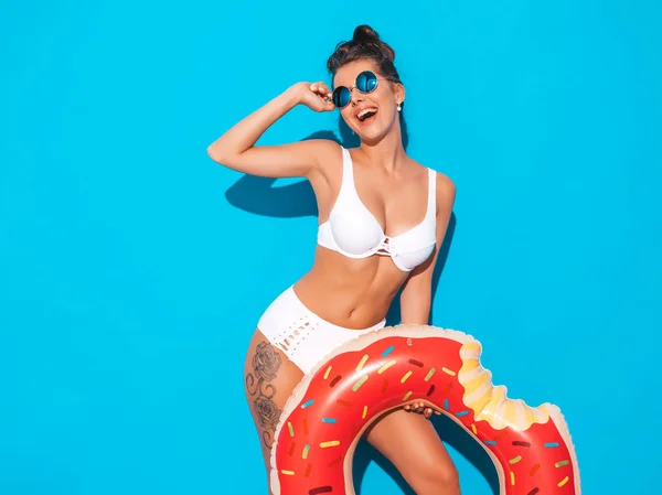 Joven Hermosa Mujer Hipster Sonriente Sexy Gafas Sol Chica Traje —  Fotos de Stock