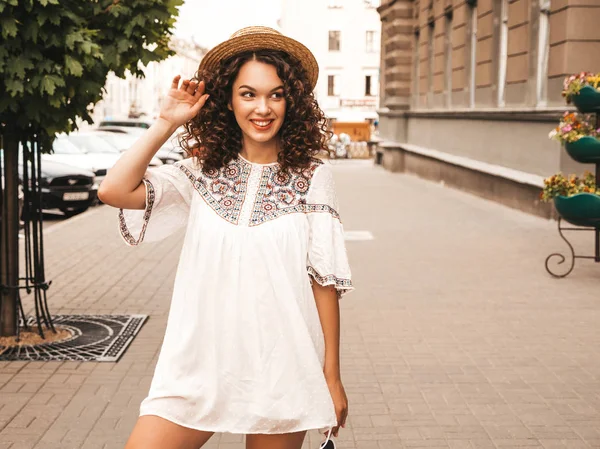 Beautiful Smiling Model Afro Curls Hairstyle Dressed Summer Hipster White — Stock Photo, Image