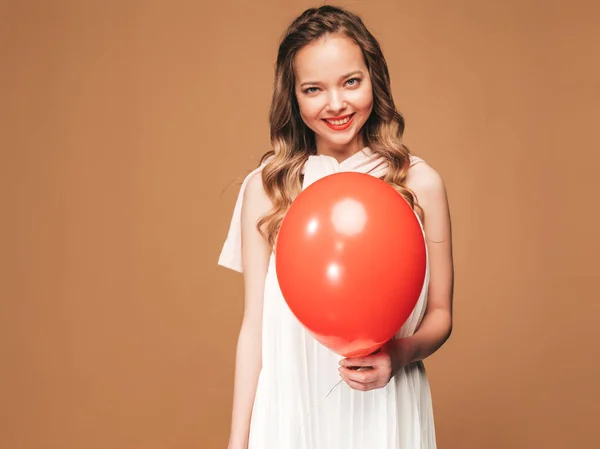 Retrato Joven Emocionada Posando Vestido Blanco Verano Moda Mujer Sonriente — Foto de Stock