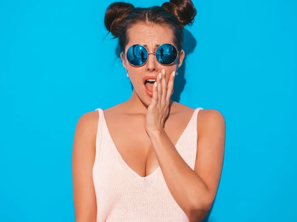 Closeup Portrait Young Beautiful Sexy Shocked Hipster Woman Sunglasses Trendy — Stock Photo, Image