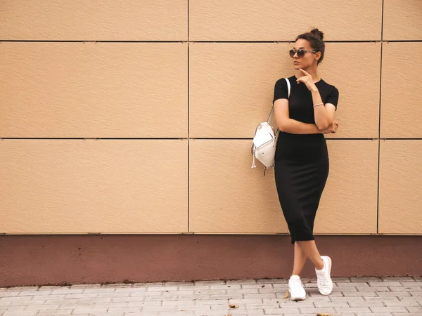 Retrato Una Hermosa Modelo Hipster Sonriente Vestida Con Ropa Verano — Foto de Stock