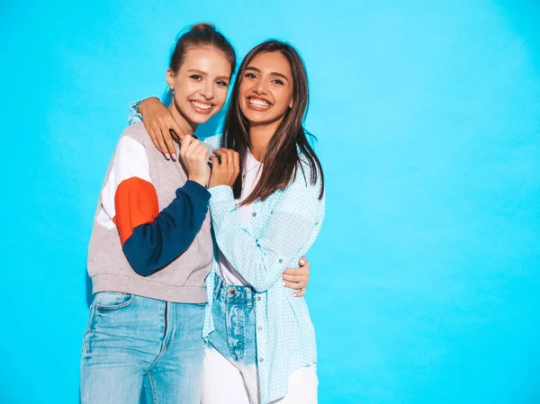 Twee Jonge Mooie Glimlachend Blond Hipster Meisjes Trendy Zomer Kleurrijke — Stockfoto