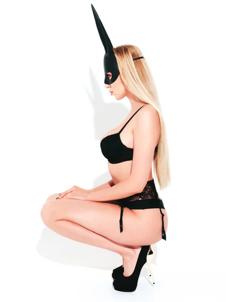 Portret Młodej Pięknej Seksownej Kobiety Dużymi Piersiami Modelka Karnawałowej Czarnej — Zdjęcie stockowe