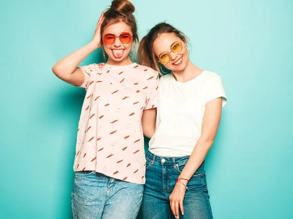 Deux Jeunes Belles Filles Hipster Souriantes Blondes Jeans Tendance Été — Photo