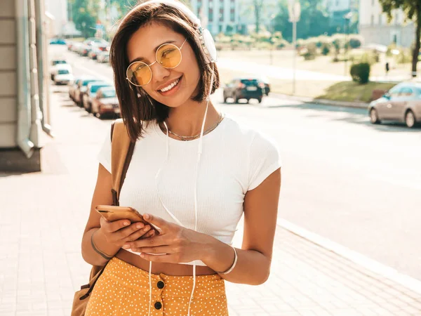 Portrait Mode Jeune Femme Hipster Élégant Marchant Dans Rue Fille — Photo