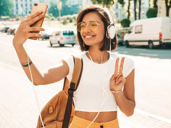 Ritratto Moda Giovane Donna Hipster Elegante Che Cammina Strada Ragazza — Foto Stock