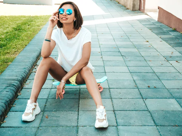 Joven Hermosa Sexy Mujer Hipster Sonriente Gafas Sol Chica Moda —  Fotos de Stock