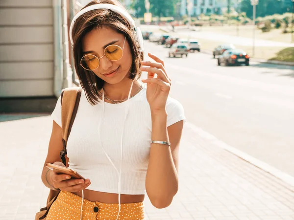 Portrait Mode Jeune Femme Hipster Élégant Marchant Dans Rue Fille — Photo