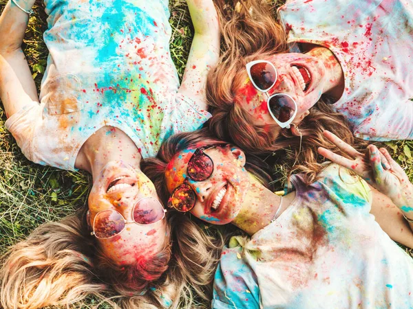 Tre Belle Ragazze Felici Che Fanno Festa Festival Dei Colori — Foto Stock