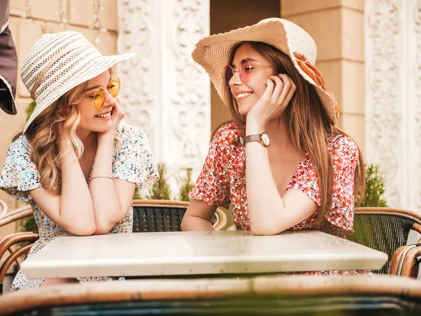 Two Young Beautiful Smiling Hipster Girls Trendy Summer Sundress Carefree — Stock Photo, Image