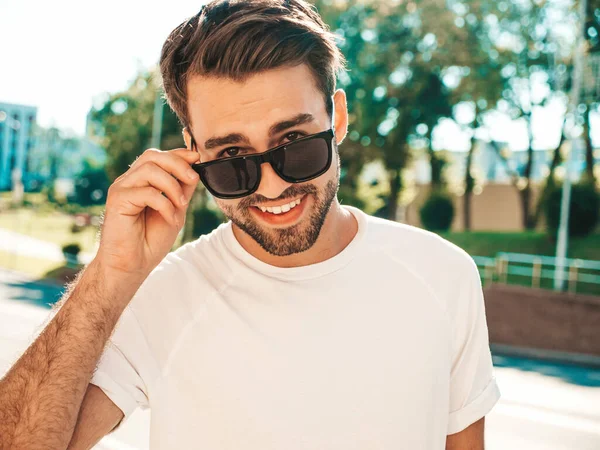 Retrato Guapo Sonriente Modelo Hipster Lambersexual Hombre Vestido Con Camiseta — Foto de Stock