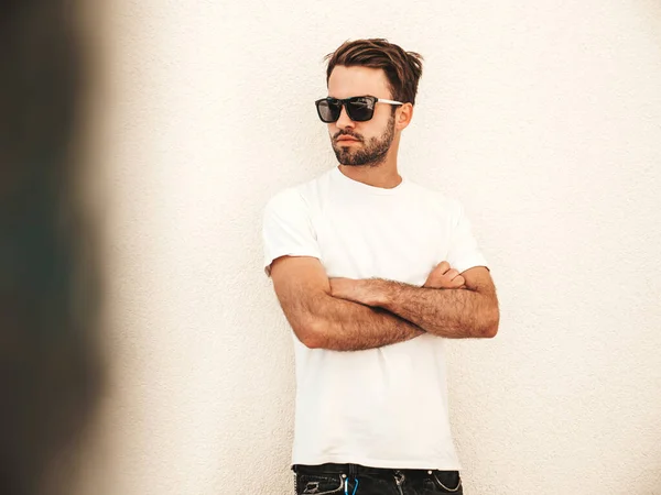 Porträtt Stilig Säker Snygg Hipster Lambersexuell Modell Man Klädd Vit — Stockfoto