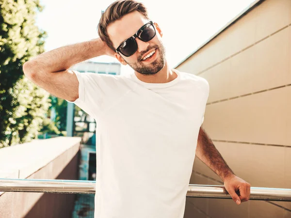 Retrato Guapo Confiado Elegante Hipster Lambersexual Model Man Vestido Con — Foto de Stock