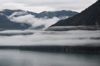 Dağlarda Alçak Uçan Bulutlar