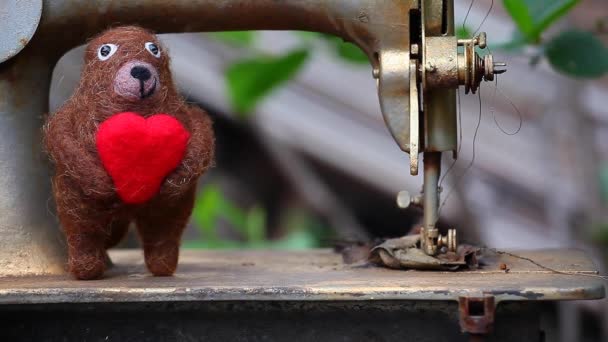 Bear Вовна Серце Швейні Машини — стокове відео