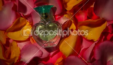 yaprakları gül cam parfüm