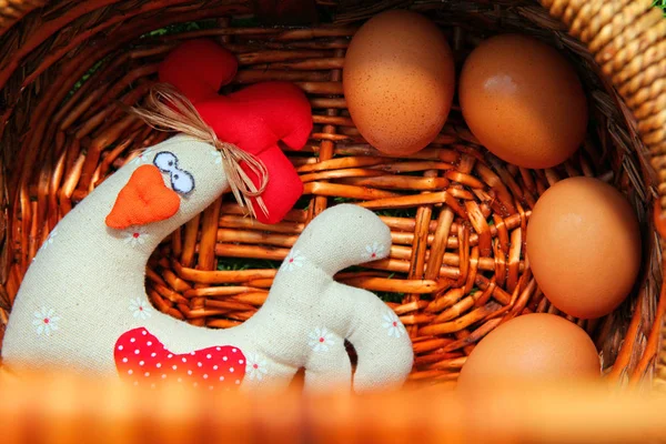 Juguete Pollo Huevos Cesta Madera —  Fotos de Stock
