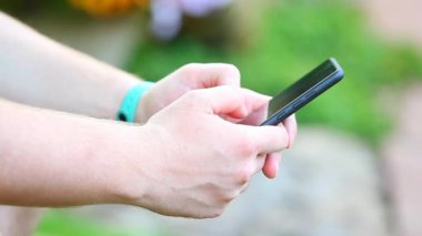 Smartphone bilezik mans el baskı Bahçe görüntüleri