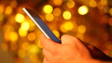 akıllı telefon elleri altın bokeh 